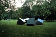 André Volten, Skulptur für eine Ebene, 1979, © VG Bild-Kunst, Bonn 2021, Foto:_Werner Hannappel
